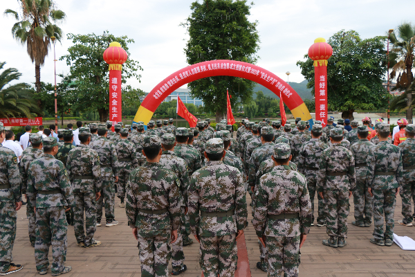 牟定县：举行退役军人志愿服务队授旗仪式